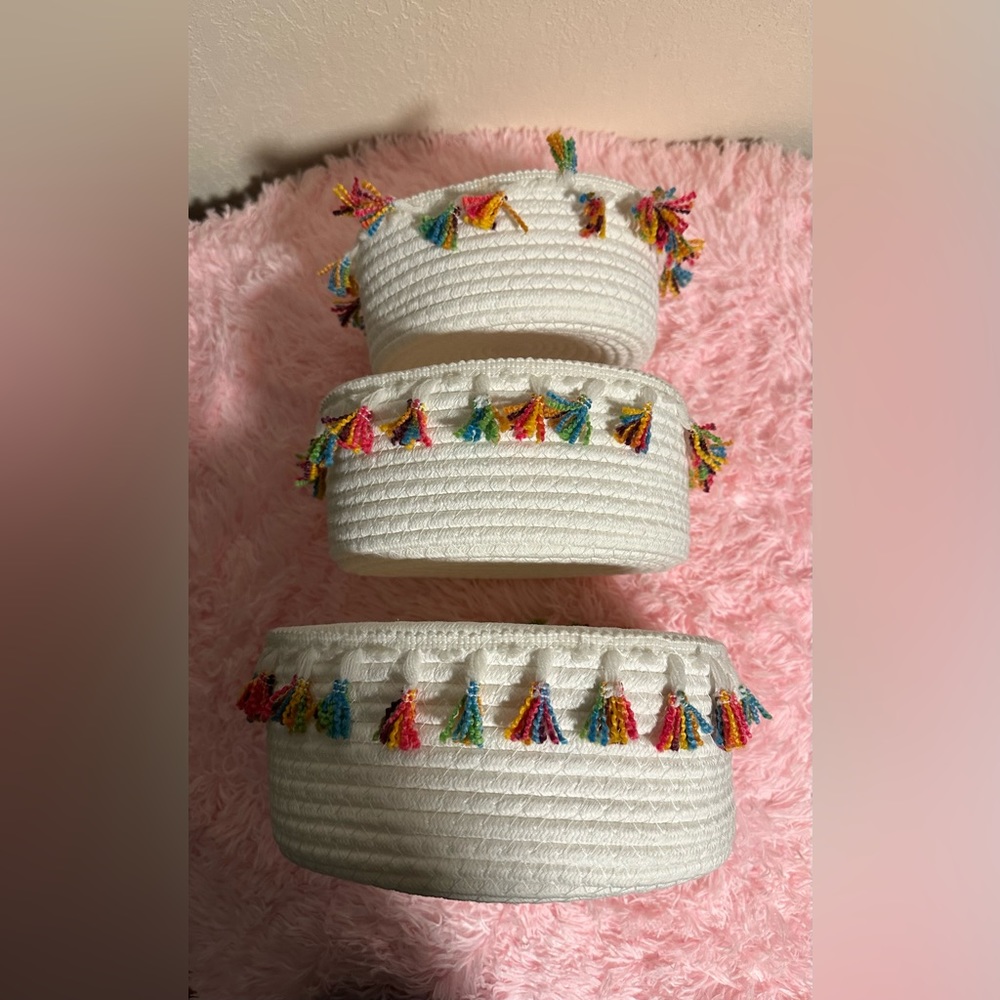 White baskets
